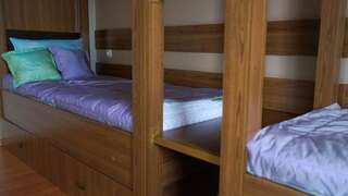 Хостелы City Hostel Panorama Ужгород Кровать в общем 6-местном номере для мужчин и женщин-3