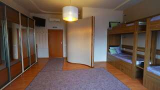Хостелы City Hostel Panorama Ужгород Односпальная кровать в общем номере с 4 кроватями-2